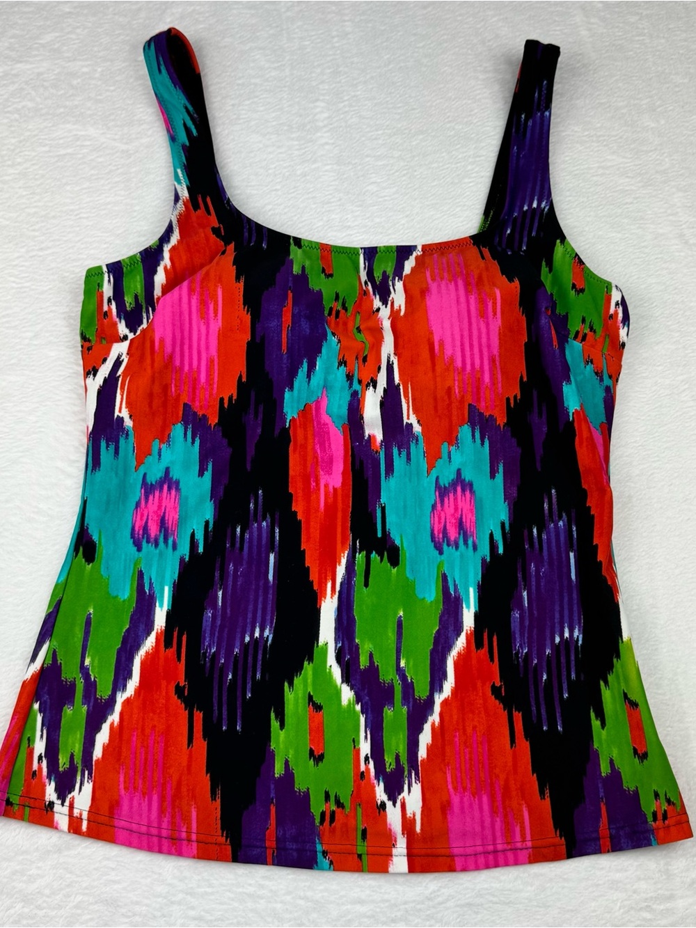 Gottex tankini swimsuit top. Unsure of size, maybe size M or L please see photos